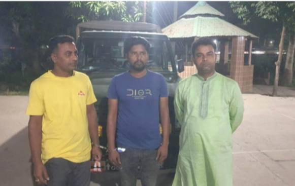 নাটোরের সিংড়ায় ট্রাক থেকে চাঁদা আদায়ের সময় বিএনপি নেতাসহ আটক ৩