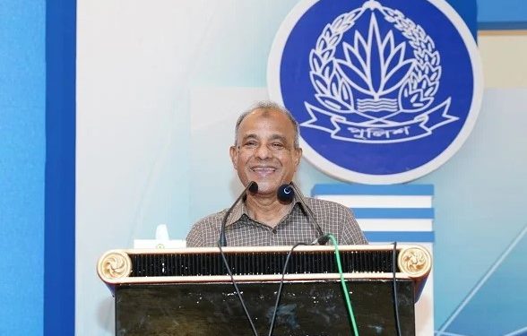 পুলিশকে রাজনৈতিক প্রভাবমুক্ত ও নিরপেক্ষভাবে দায়িত্ব পালন করতে হবে: স্বরাষ্ট্র উপদেষ্টা