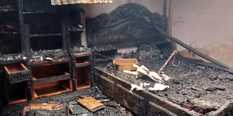 গাজীপুরের শ্রীপুরে আগুনে পুড়লো পোশাক শ্রমিকদের ২২টি ঘর