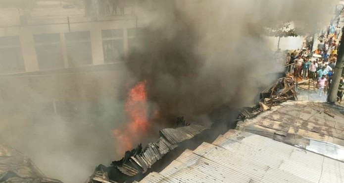 টঙ্গীতে অগ্নিকাণ্ডে ৪ দোকান ভস্মীভূত