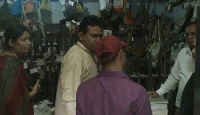 নাটোরে আদালতের মালখানা থেকে চুরি হওয়া স্বর্ণালংকার ও টাকা উদ্ধার