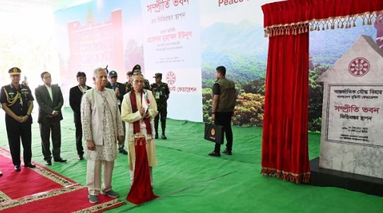 বৌদ্ধ বিহারে সম্প্রীতি ভবনের ভিত্তিপ্রস্তর স্থাপন করলেন প্রধান উপদেষ্টা