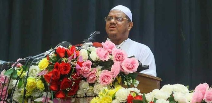 নারী কমিশনের প্রস্তাব বাস্তবায়ন করলে সরকার ৫ মিনিটও সময় পাবে না: চরমোনাই পীর