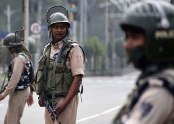 কাশ্মীরে সন্ত্রাসবাদবিরোধী অভিযান, আটক ১৭৫