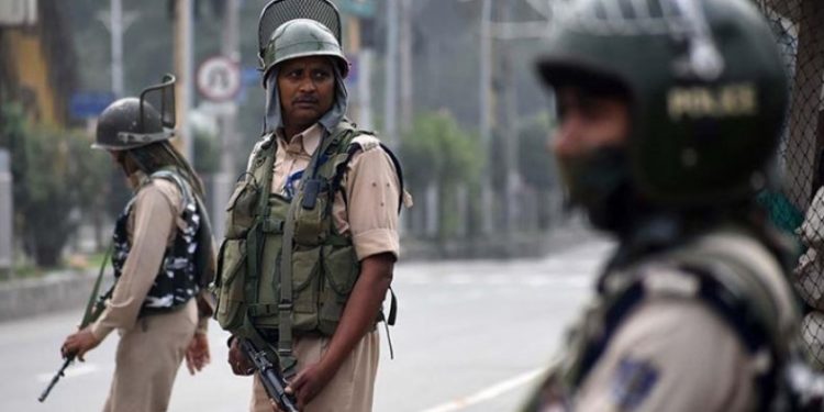 কাশ্মীরে সন্ত্রাসবাদবিরোধী অভিযান, আটক ১৭৫