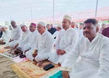 ১৫ বছর পর নাটোর কেন্দ্রীয় ঈদগাহ মাঠে বিএনপির নেতাকর্মীদের নামাজ আদায়