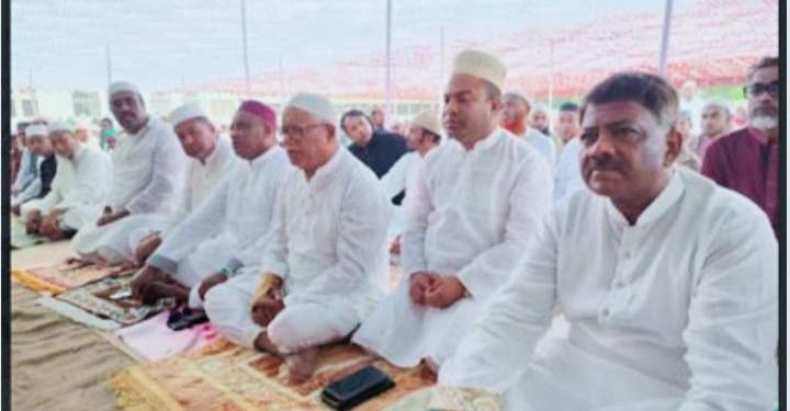 ১৫ বছর পর নাটোর কেন্দ্রীয় ঈদগাহ মাঠে বিএনপির নেতাকর্মীদের নামাজ আদায়