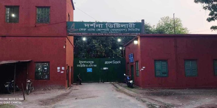 কেরুজ চিনিকলে বিরাজ করছে বদলি আতংক ওয়ার হাউজগুলোতে অদক্ষ ইনচার্জ পদায়ন হুমকির মুখে ডিস্টিলারীতে মুনাফা অর্জন