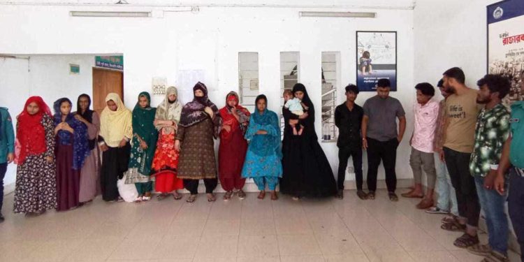 টঙ্গীতে পুলিশের মাদকবিরোধী অভিযান, ৯ জন আটক