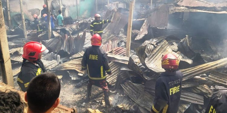 টঙ্গীতে ভাঙারি মালামালের গোডাউনে আগুন