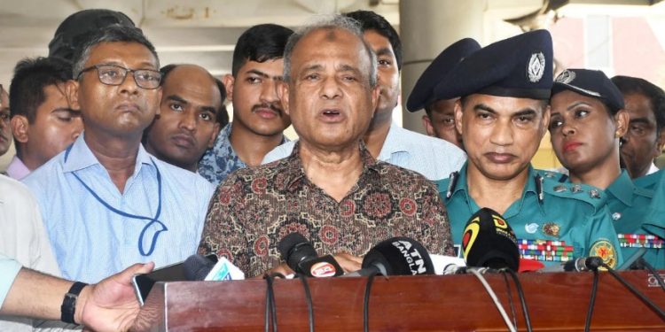 আবদুল হামিদের দেশত্যাগের ঘটনায় দায়ী সবার বিরুদ্ধে ব্যবস্থা নেয়া হবে: স্বরাষ্ট্র উপদেষ্টা