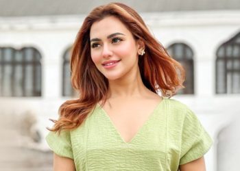 বিমানবন্দরে আটক হয়েছেন আলোচিত নায়িকা নুসরাত ফারিয়া