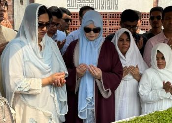 আরাফাত রহমান কোকোর কবর জিয়ারত করলেন ডা. জুবাইদা