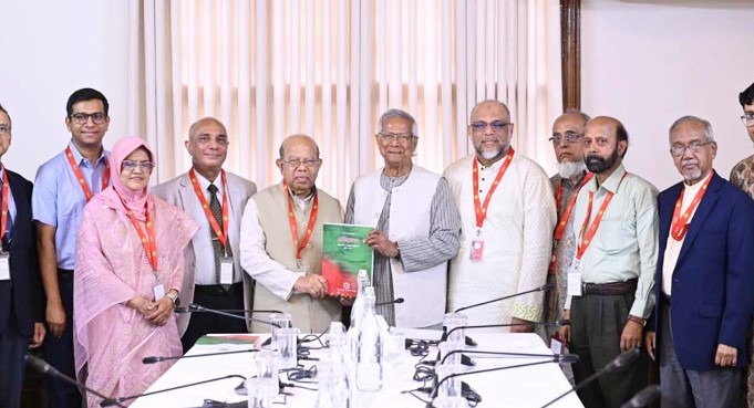 প্রধান উপদেষ্টার কাছে স্বাস্থ্য সংস্কার কমিশনের যেসব সুপারিশ