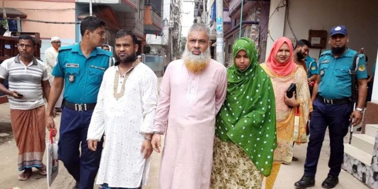 গাজীপুরে মুঠোফোন চোর সন্দেহে ১জনকে পিটিয়ে হত্যা, গ্রেপ্তার-৩