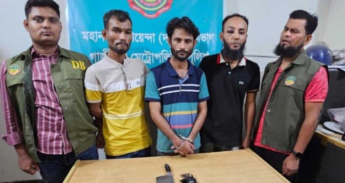 টঙ্গীতে দেশীয় অস্ত্র ও  ১৬ মামলার আসামিসহ  তিনজন গ্রেফতার