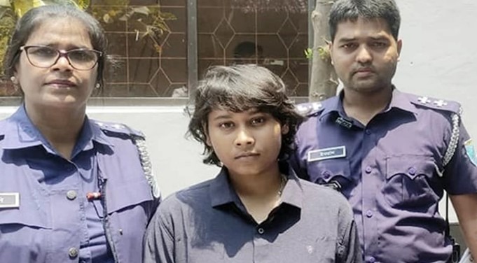 সাভারে নিজের বাবাকে ছুরিকাঘাতে হত্যা করে মেয়ের ৯৯৯ এ ফোন