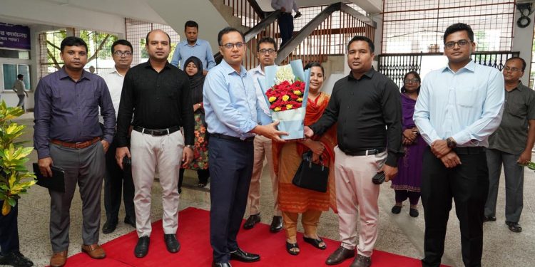 চুয়াডাঙ্গা জেলা ট্রেজারি পরিদর্শন ও ভেরিফিকেশন করেন জেলা প্রশাসক মোহাম্মদ জহিরুল ইসলাম