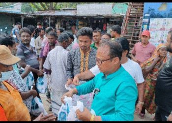 নাটোরের সিংড়ায় তারেক রহমানের পক্ষ থেকে ঈদ সামগ্রী বিতরন করলেন দাউদার মাহমুদ