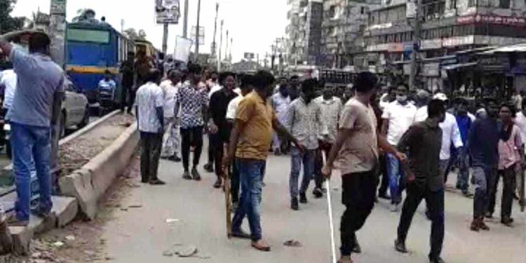 কালিয়াকৈরে বিএনপির আহবায়ক কমিটি বাতিলের দাবিতে বিক্ষোভ ধাওয়া পাল্টা ধাওয়া