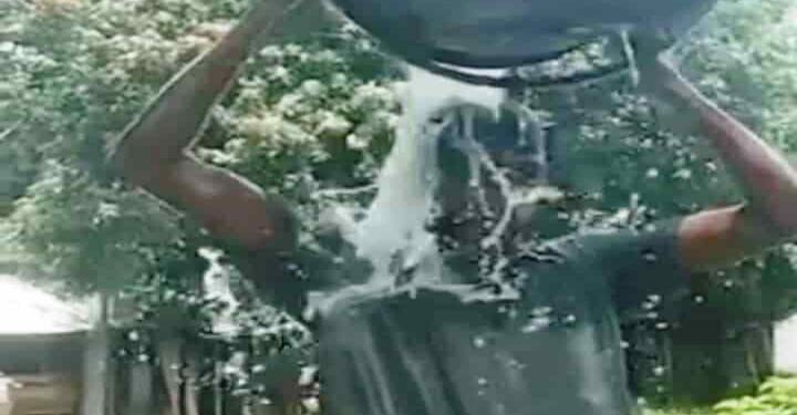 নাটোরে ভালোবেসে বিয়ে-স্ত্রীর তালাকের নোটিশ পেয়ে স্বামীর দুধ দিয়ে গোসল