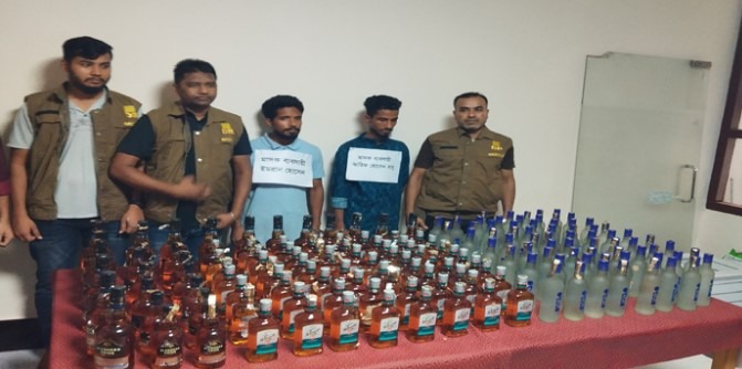 গাজীপুরে ১৬০ বোতল বিদেশী মদসহ দুই যুবক গ্রেপ্তার