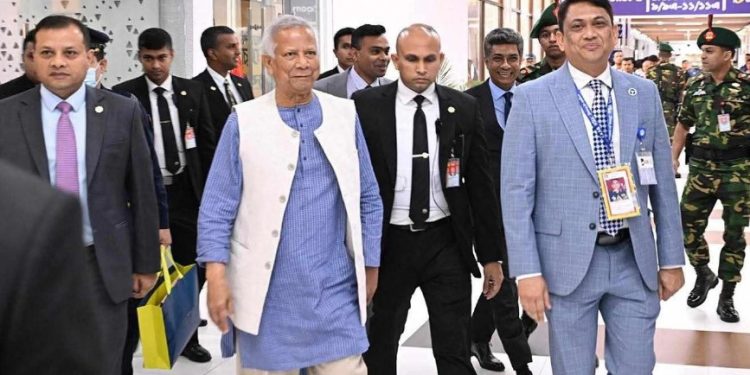 চার দিনের যুক্তরাজ্য সফর শেষে দেশে ফিরেছেন প্রধান উপদেষ্টা ড. মুহাম্মদ ইউনূস