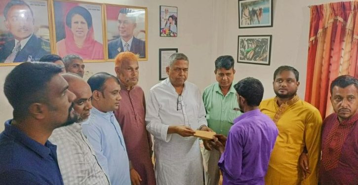 শ্রীপুরে ধর্ষণের শিকার নারীর পরিবারকে ডা. বাচ্চুর আর্থিক সহায়তা