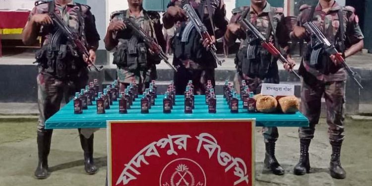 মহেশপুর সীমান্তে মাদকসহ ১৩ বাংলাদেশি নাগরিক আটক