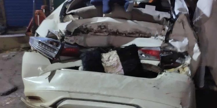 টঙ্গীতে বাসের ধাক্কায় প্রাইভেট কারের পাঁচ আরোহী আহত