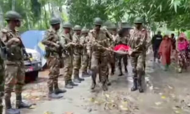 সেনাপ্রধানের নির্দেশে গরম পানি দিয়ে ঝলসানো নারীর চিকিৎসার দায়িত্ব নিলেন সেনাবাহিনী