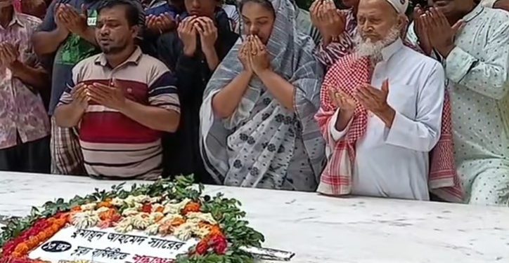 গাজীপুরে শ্রদ্ধা-ভালোবাসায় হুমায়ূন আহমেদকে স্মরণ