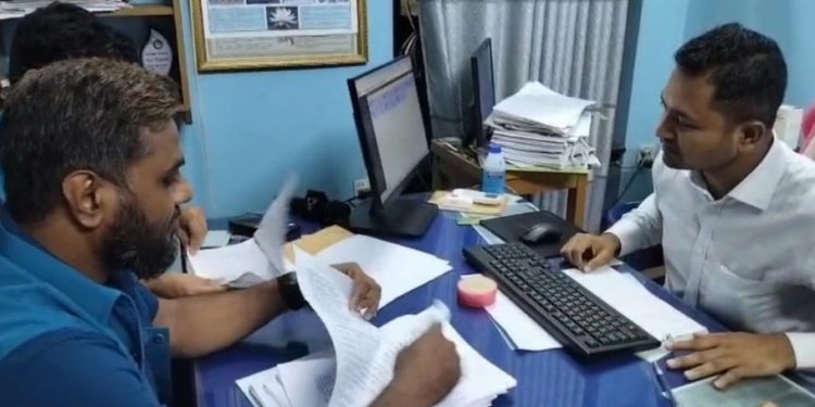 গাজীপুরে বিআরটিএ অফিসে দুদকের অভিযান