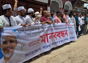 বাবরকে নিয়ে এনসিপি নেতার কটূক্তির প্রতিবাদে নেত্রকোণায় আলেম ছাত্র-জনতার মানববন্ধন