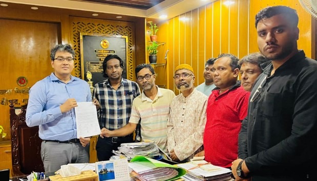 সিরামিক কারখানার ‘গ্রিন অ্যাওয়ার্ড’ বাতিলের দাবিতে স্মারকলিপি