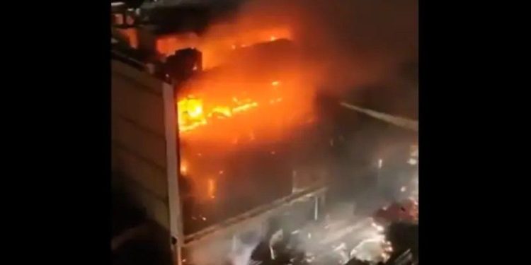 ইরাকের শপিংমলে ভয়াবহ আগুন, নিহত ৫০