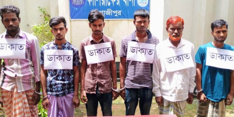 কালিয়াকৈরে অস্ত্রসহ ১১ ডাকাত গ্রেপ্তার