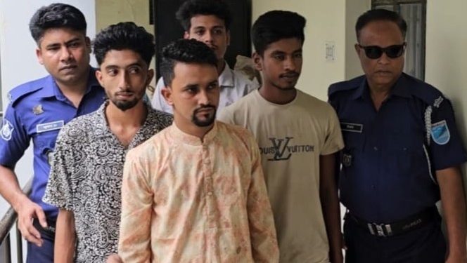 শ্রীপুরে মশাল মিছিলের প্রস্তুতিকালে নিষিদ্ধ ছাত্রলীগের চারজন আটক