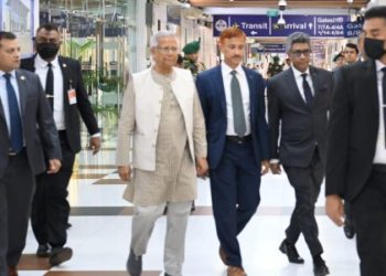 তিন দিনের সফর শেষে দেশে ফিরলেন প্রধান উপদেষ্টা