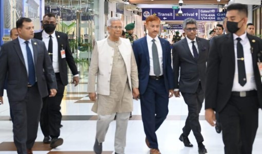 তিন দিনের সফর শেষে দেশে ফিরলেন প্রধান উপদেষ্টা