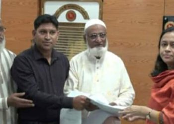 নাটোরে ৭ দফা দাবিতে ডিপ্লোমা ইঞ্জিনিয়ারদের স্মারকলিপি প্রদান