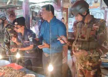 টাঙ্গাইলে চিংড়ি মাছে জেলি দেওয়ায় ৭৫ হাজার টাকা জরিমানা