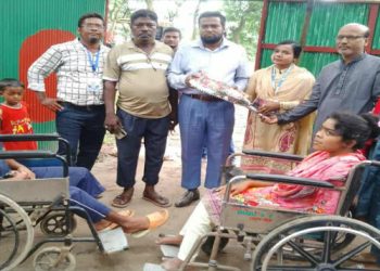 দর্শনা সাহায্য কর্মকর্তার প্রতিবন্ধী বিদ্যালয় পরিদর্শন