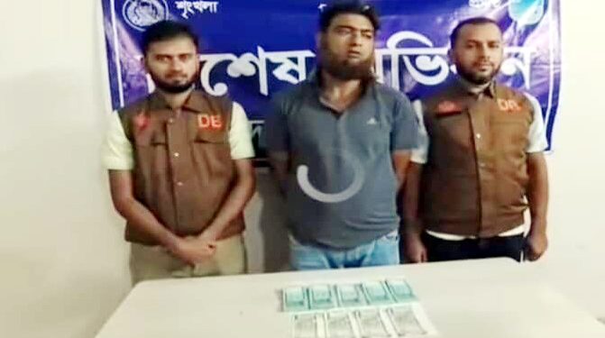 আশুলিয়ায় জাল টাকা ও ভারতীয় মুদ্রাসহ কারবারি গ্রেপ্তার