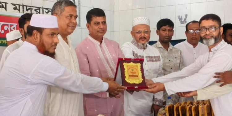 শ্রীপুরে জনাবালী মন্ডল শিক্ষা ফাউন্ডেশনের বৃত্তিপ্রদান ও সংবর্ধনা