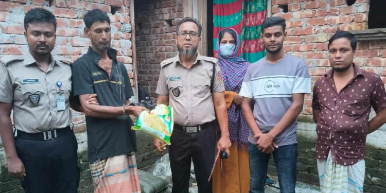 নান্দাইলে ইয়াবা-গাঁজা ও নগদ টাকাসহ পেশাদার মাদক ব্যবসায়ী আটক