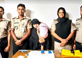 শিশুর সামনে হাতকড়া: মাদকবিরোধী অভিযানে হৃদয়বিদারক চিত্র