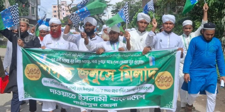 দাওয়াতে ইসলামী’র উদ্যোগে টঙ্গীতে বর্ণাঢ্য শোভাযাত্রায় ঈদে মিলাদুন্নবী উদযাপন