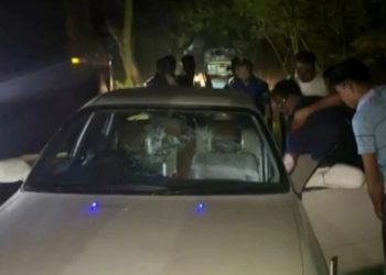 নাটোরে প্রাইভেটকার থেকে নামিয়ে ব্যবসায়ীকে গলা কেটে হত্যা