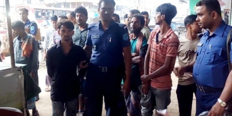 গাজীপুরে উড়াল সেতুর নিচে ঘুমানোকে কেন্দ্র করে ছুরিকাঘাতে যুবককে হত্যা দুইজন আটক